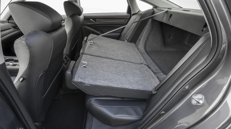 Интерьер Honda Accord Touring Hybrid 2017 года  (NA) (фото 75 из 170)